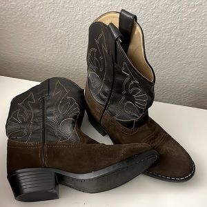 Brown cowgirl boots